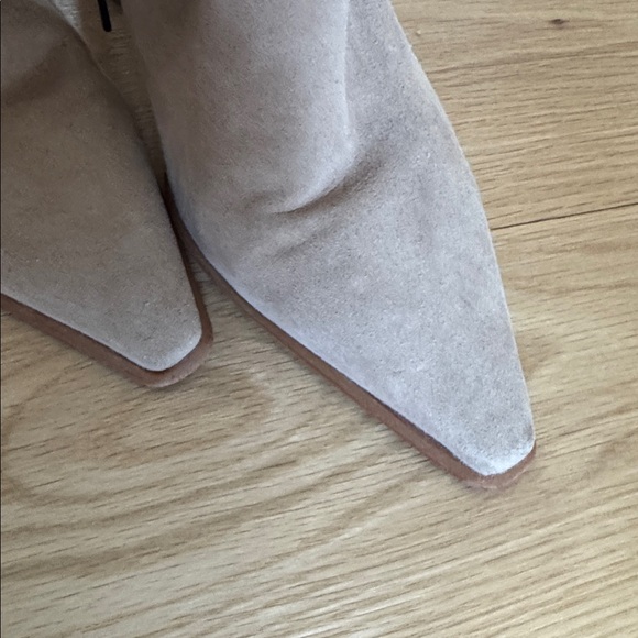 Vince camuto 
Boots
Wore once - Picture 3 of 6